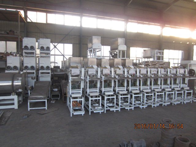 搟面皮機(jī)生產(chǎn)車間